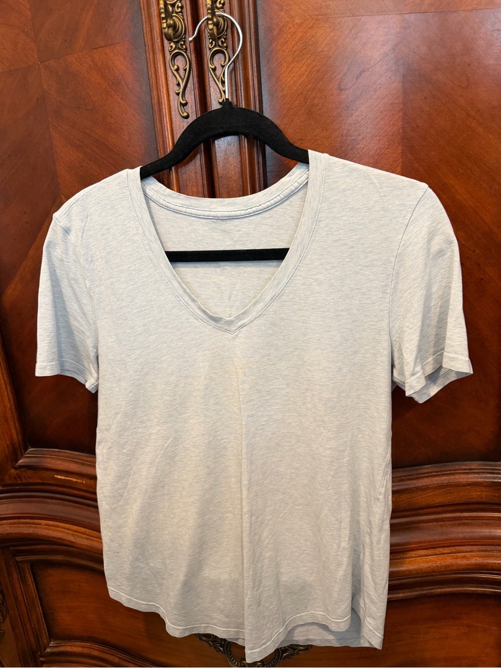 Lululemon Light Heather Gray Blue V-Neck Tee size small/medium